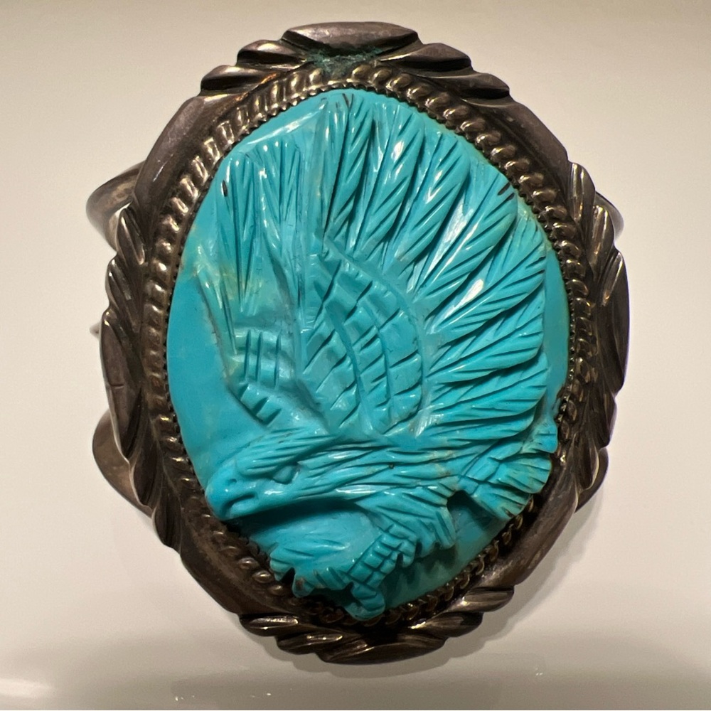 Vtg WB signed Navajo Turquoise Eagle Carved cuff Bracelet